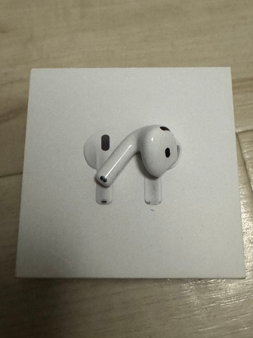 AirPods4 本体 ホワイト　左耳　箱・ケース付