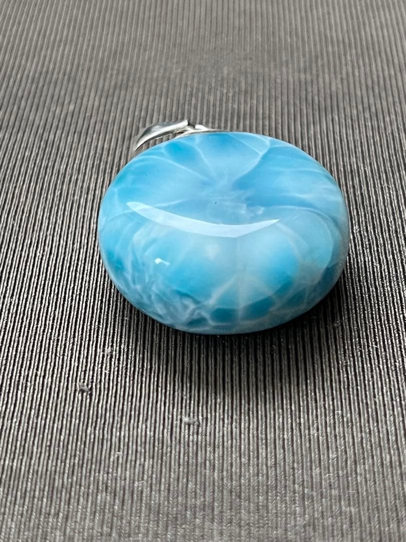 天然石ラリマー☆高品質！まる型ペンダントトップ☆レアな丸型＆両面違う模様が素敵！