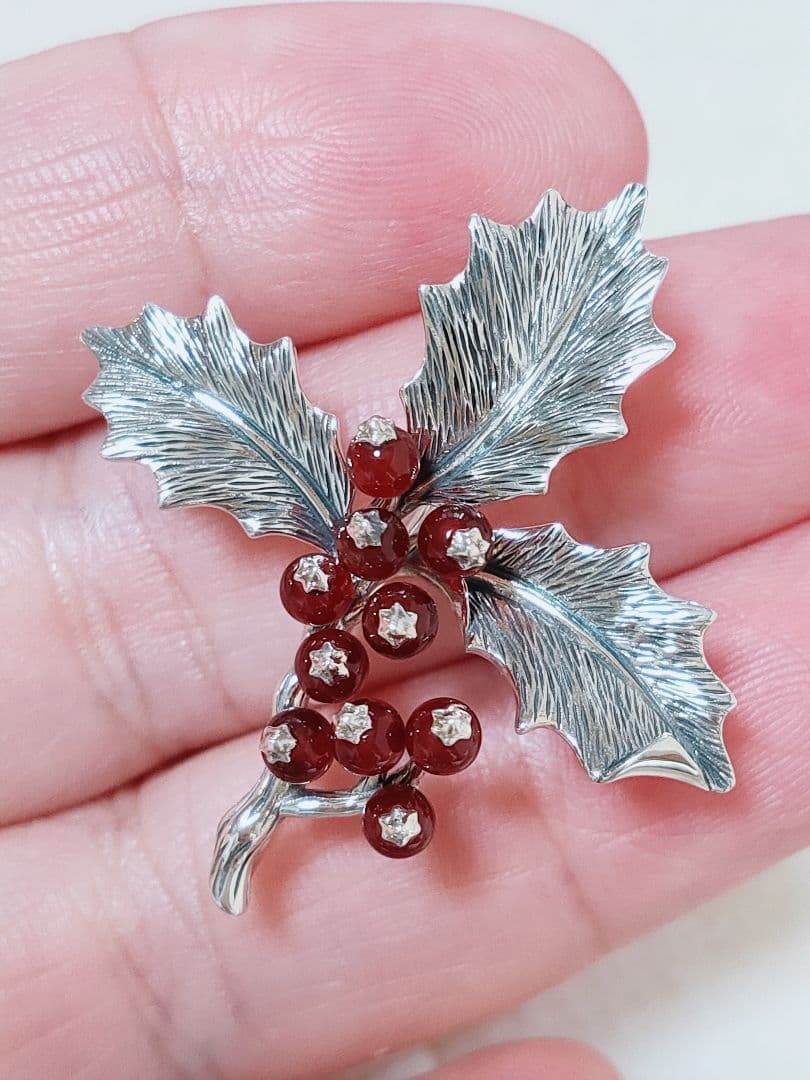新作 碌山 クリスマスヒイラギ ガーネリアン シルバー ブローチ 兼ペンダント