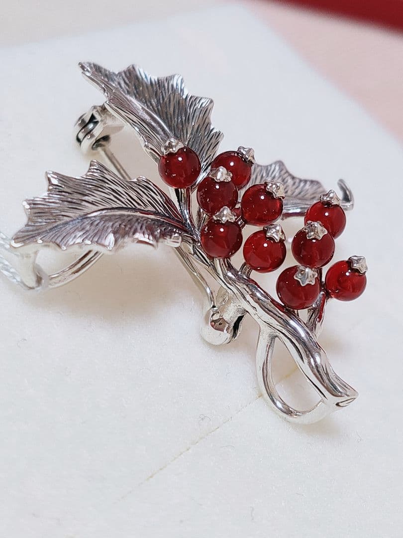 新作 碌山 クリスマスヒイラギ ガーネリアン シルバー ブローチ 兼ペンダント