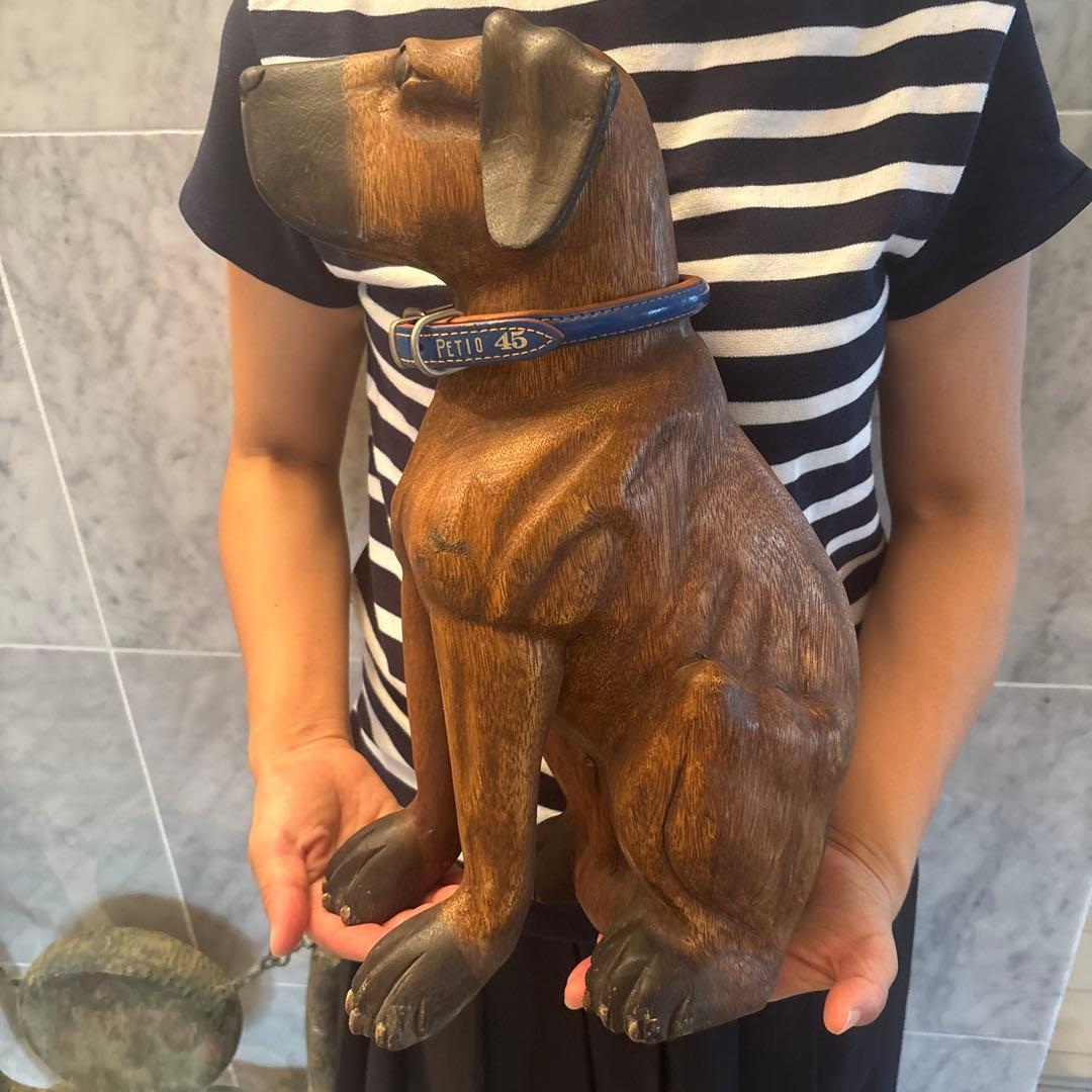 ヴィンテージ　可愛らしい瞳と威厳のある姿が素敵な一刀彫の犬の特大彫刻オブジェ