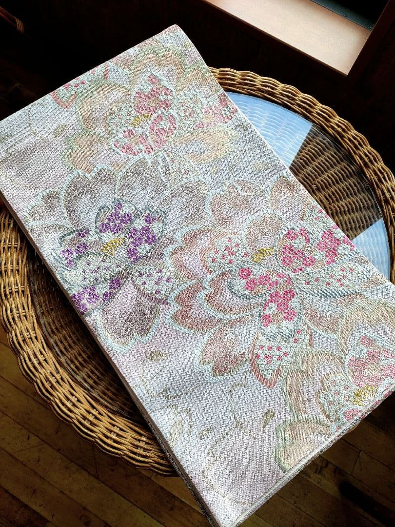 美品　振袖　白×ピンク　辻が花　　花芯絞り　銀通し