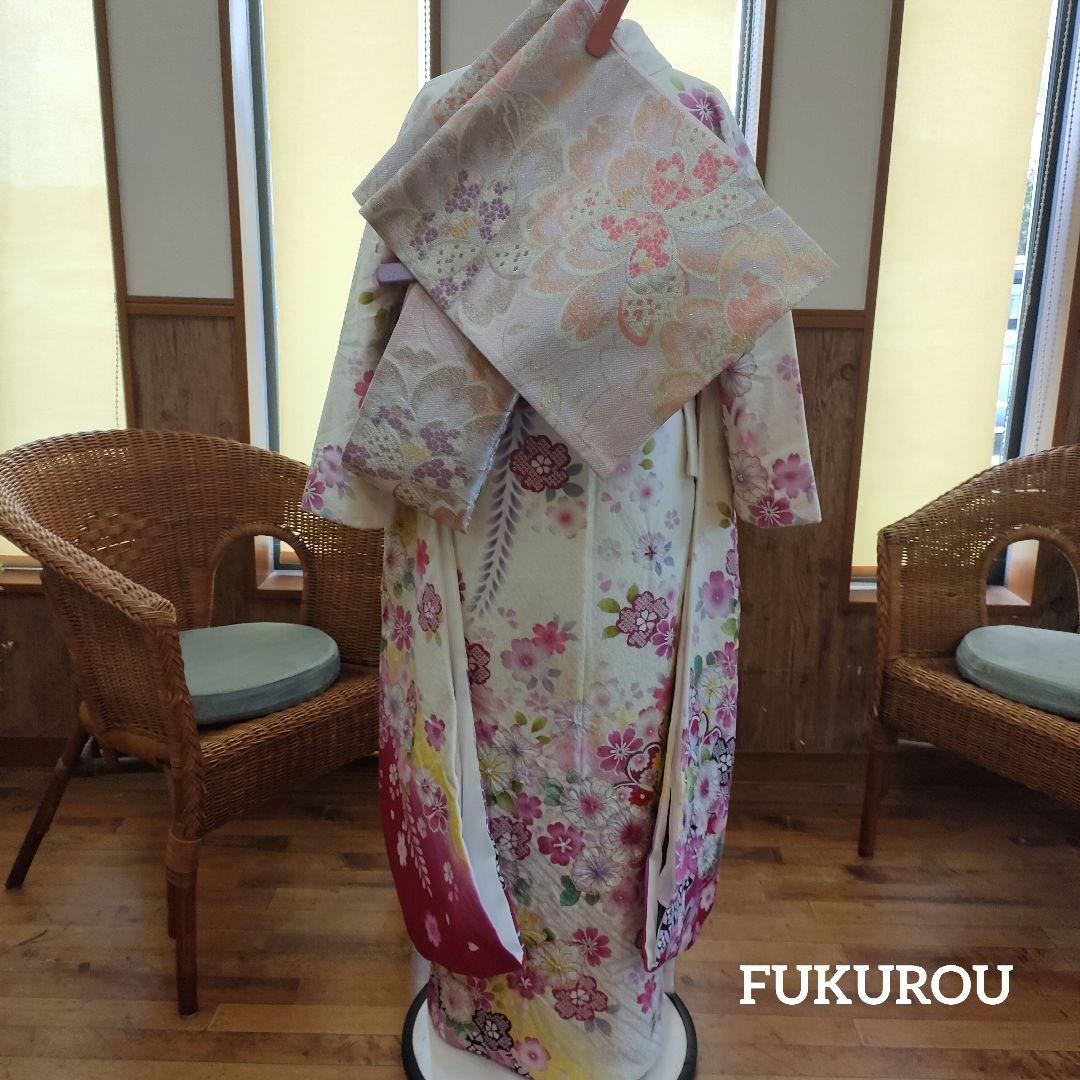 美品　振袖　白×ピンク　辻が花　　花芯絞り　銀通し