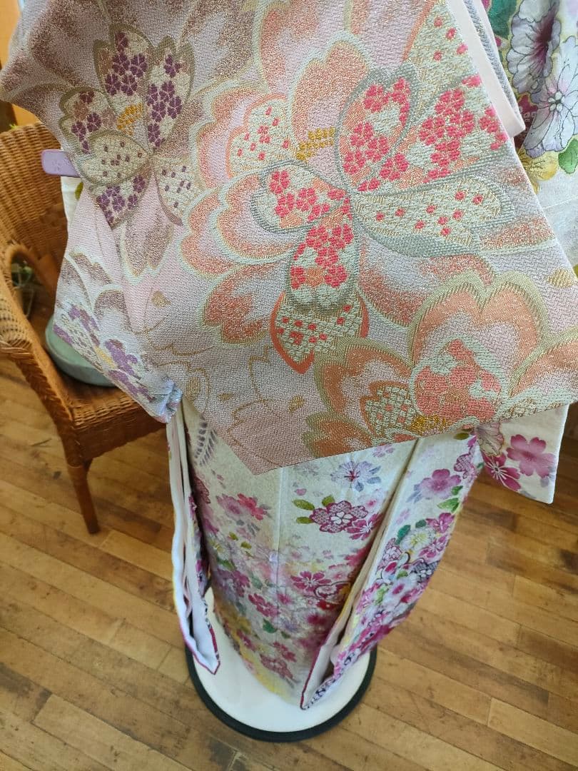 美品　振袖　白×ピンク　辻が花　　花芯絞り　銀通し