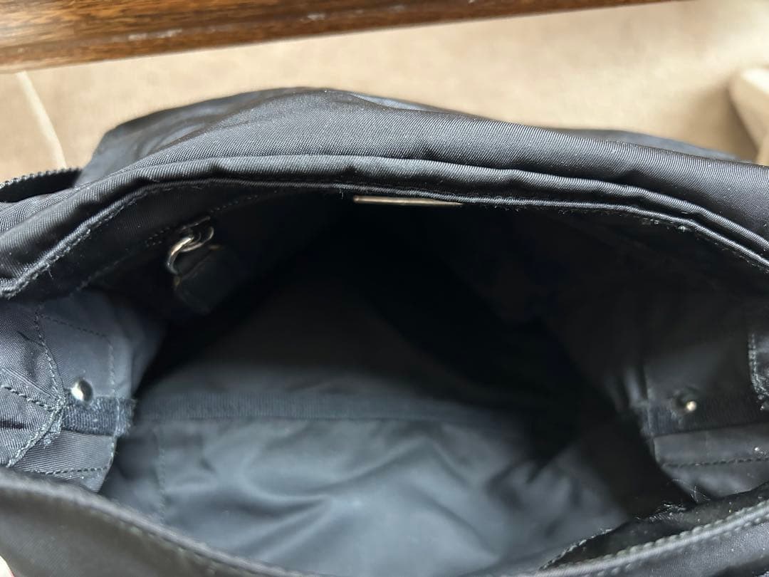 ホクランド　PRADA ブラック ショルダーバッグ