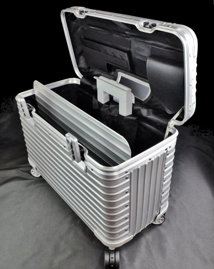 リモワ 932.51『トパーズ』4輪 パイロット・トロリー 廃盤 39L 新同