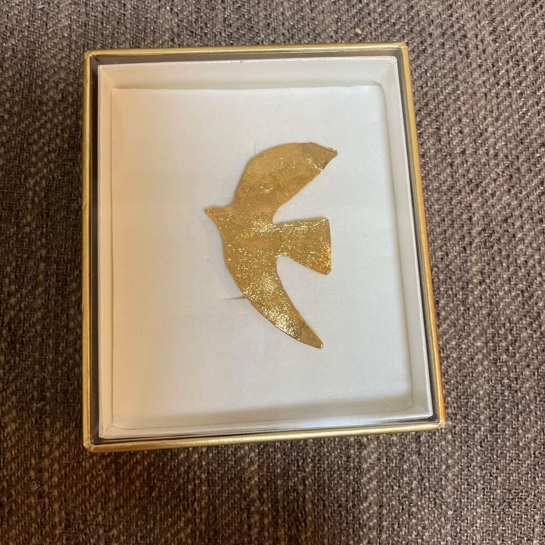 新品未使用セシルエジャンヌ　ピジョンブローチ