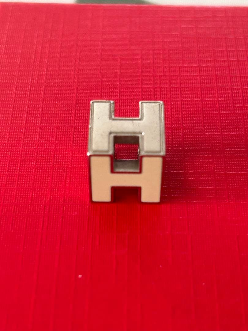 HERMES エルメス キューブ型Hペンダントトップ　白