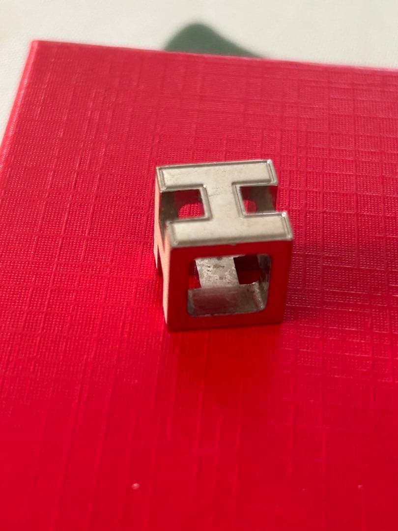 HERMES エルメス キューブ型Hペンダントトップ　白