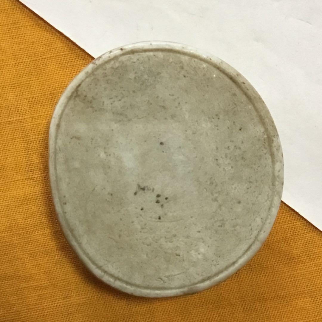 小さな飾り台　磁器