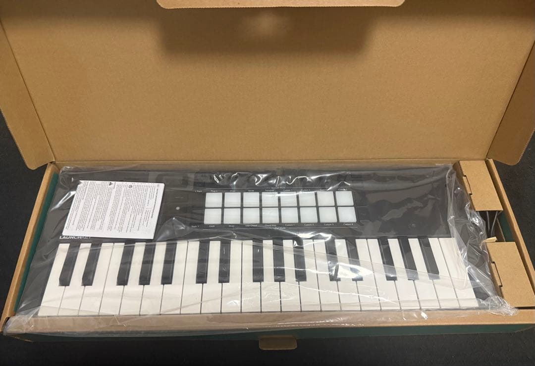 Novation Launchkey Mini 37 MIDIコントローラー