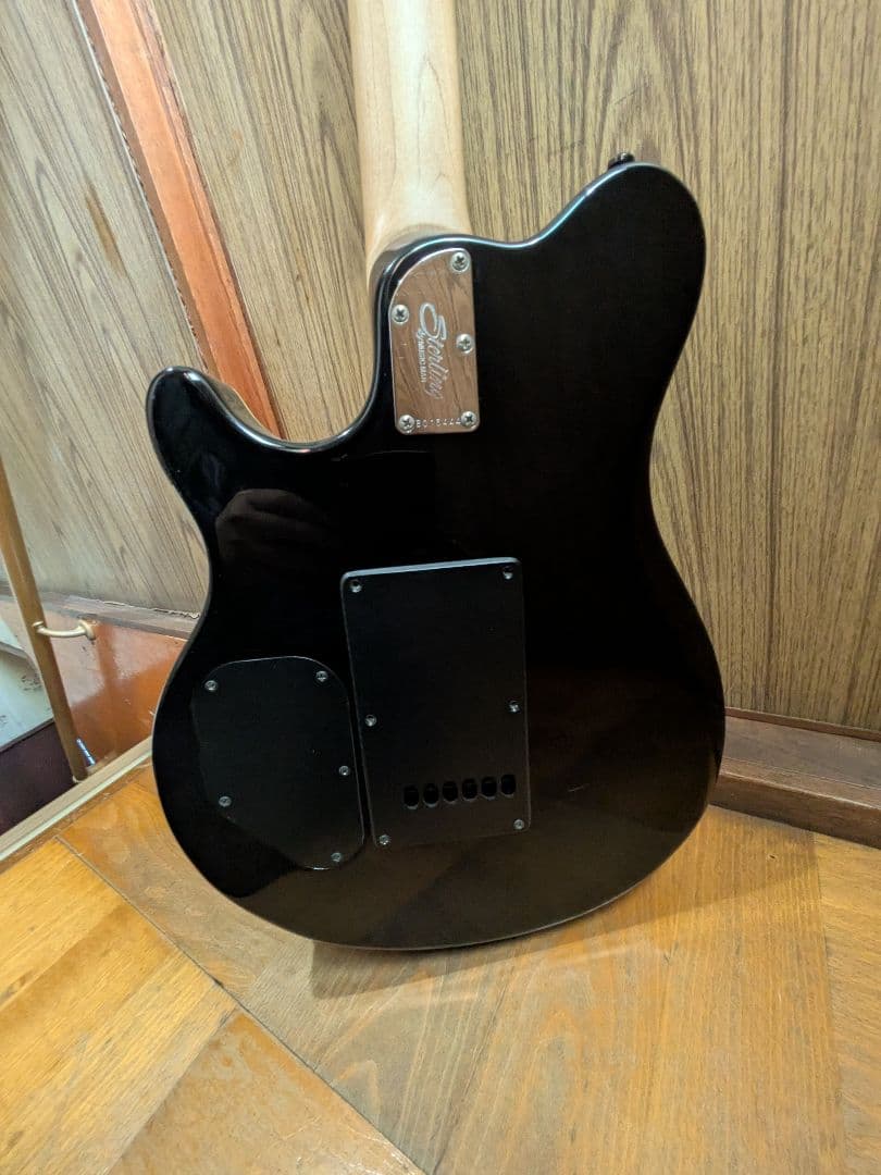 Sterling by Music Man S.U.B　エレキギター