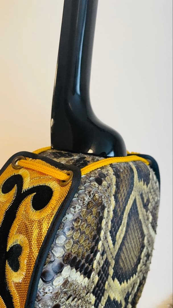 本皮 三線 美品！ケース+ウマ+バチ付き 沖縄三線