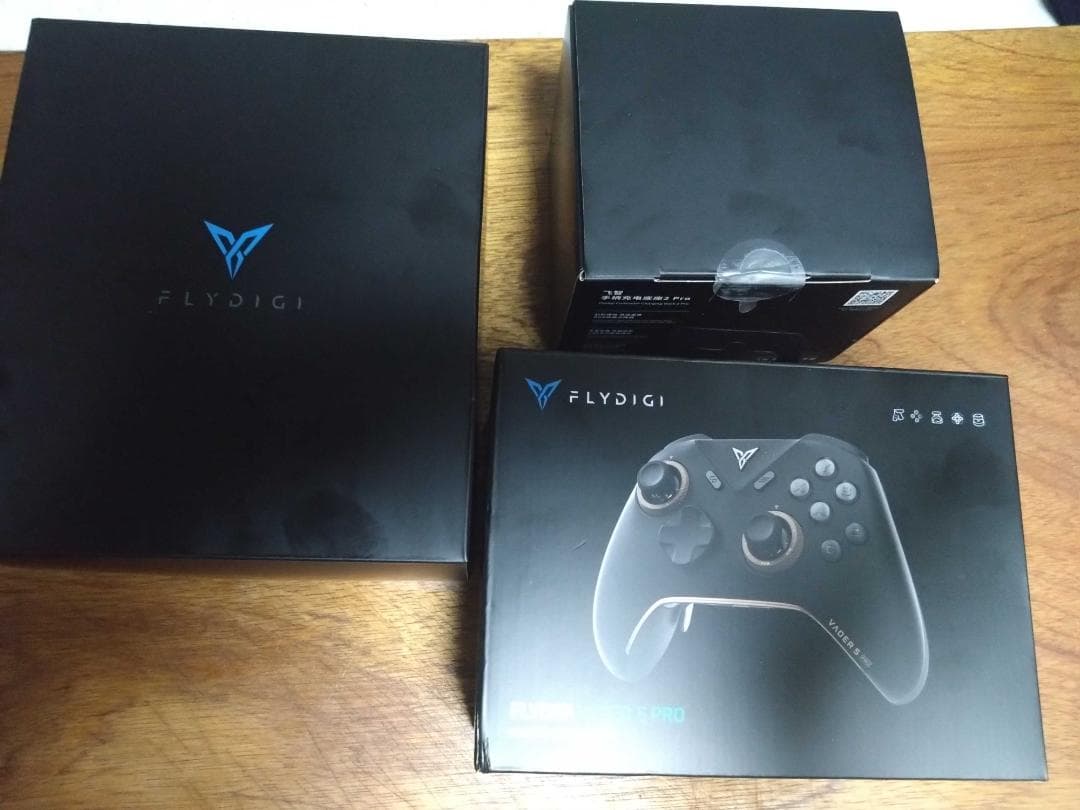 【ほぼ未使用】Flydigi Vader 5 Pro 充電ドック・ケース付