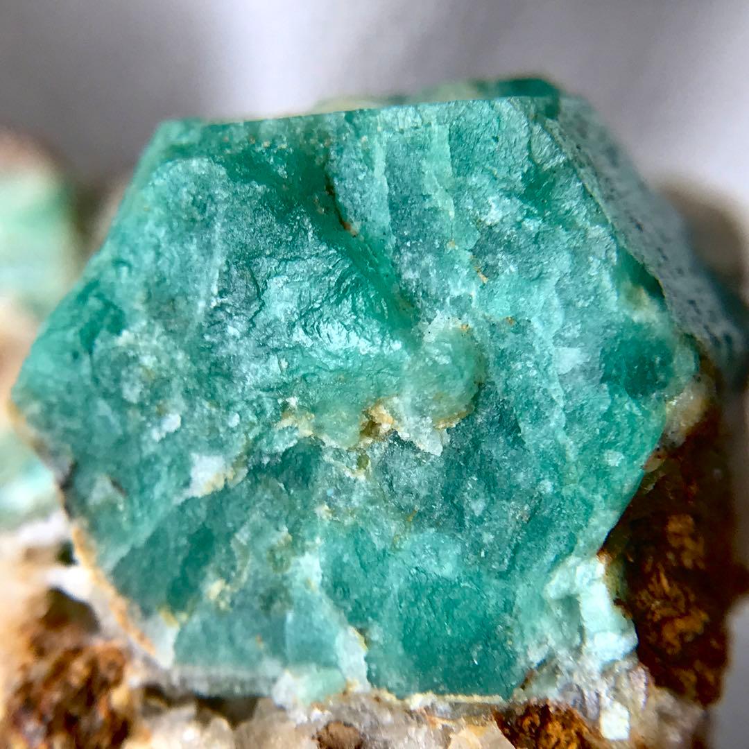 エメラルド 原石 126.7ct 六角 柱 ヘキサゴン パキスタン 天然石 宝石