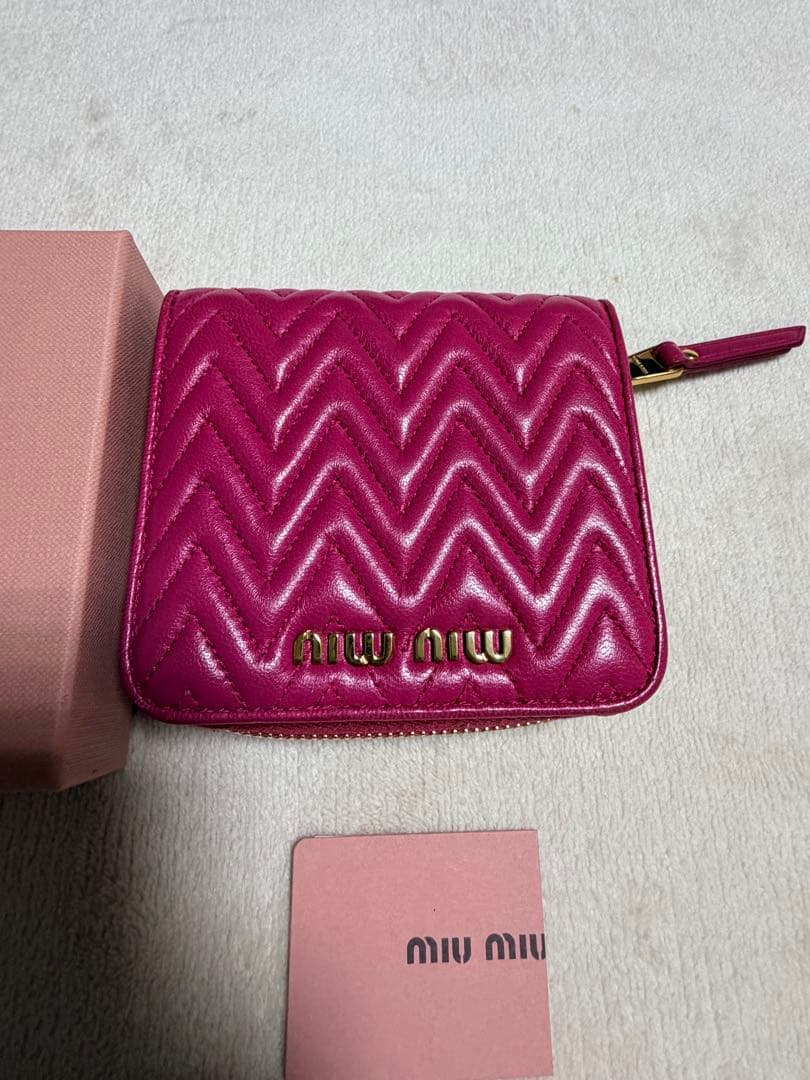 MIUMIU ミュウミュウ マテラッセ 二つ折り財布 ラウンドファスナー　ピンク