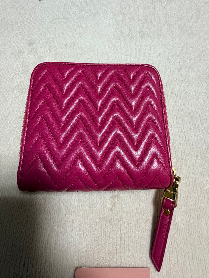 MIUMIU ミュウミュウ マテラッセ 二つ折り財布 ラウンドファスナー　ピンク