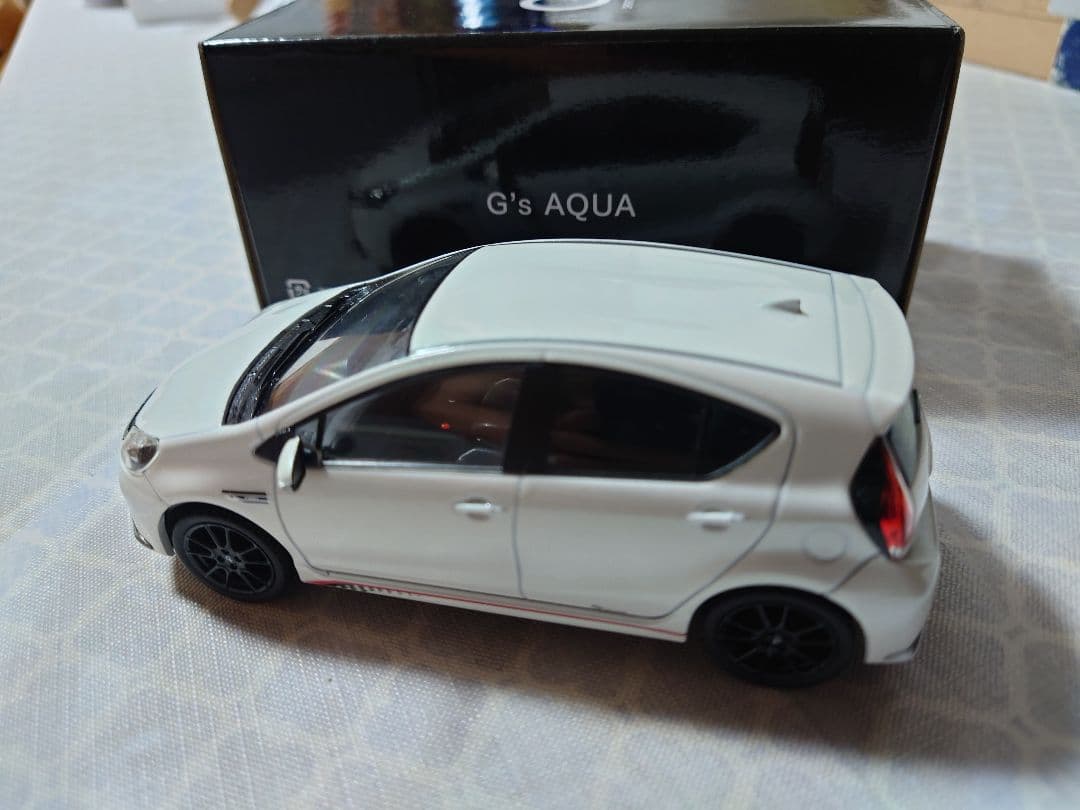 翼*様 トヨタTOYOTAG's AQUA アクアライムホワイトパールクリスタル