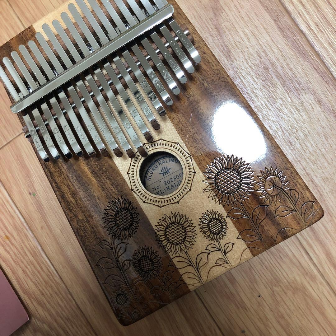 hluru製　木製カリンバ ひまわり彫刻付き17key