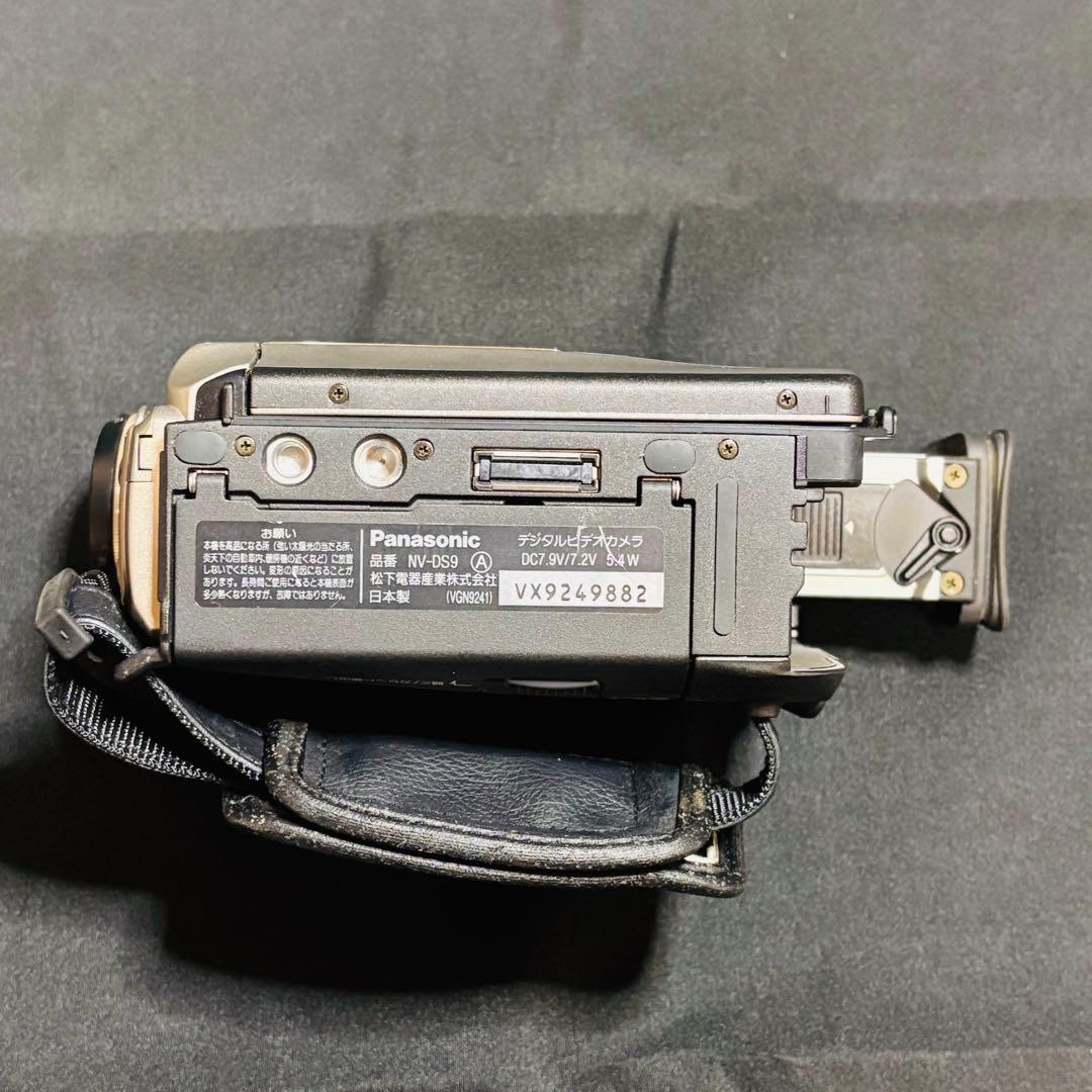 美品 箱付き パナソニック デジタル ビデオカメラ NV-DS9