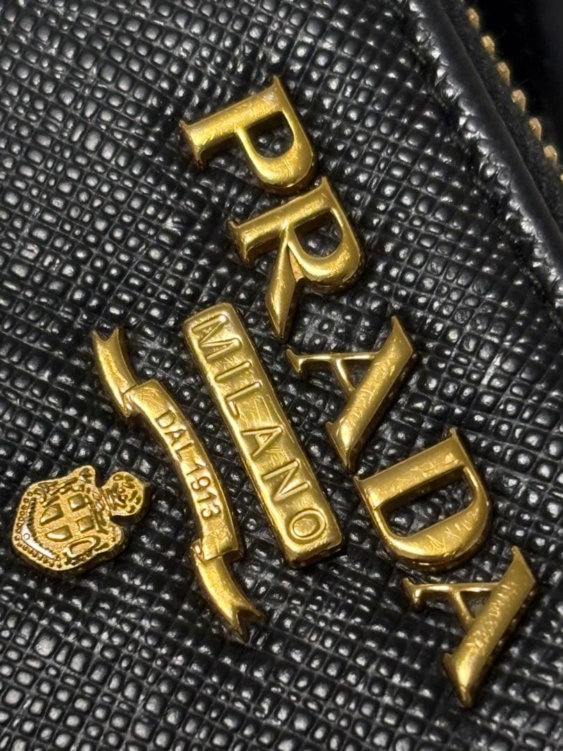 ⭐️hiii_2022ページ⭐️ PRADA コンパクトウォレット