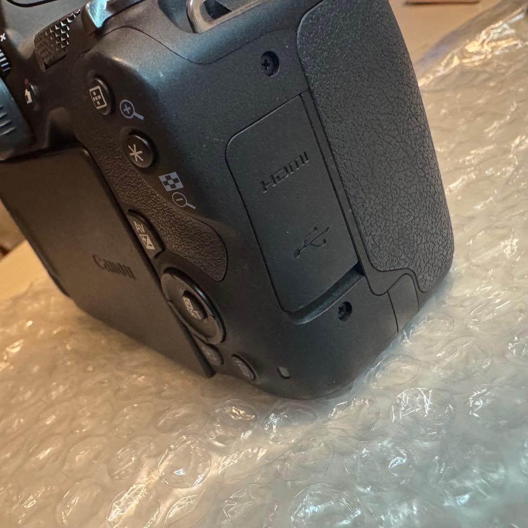 Canon EOS Kiss X9 本体 + レンズ2本