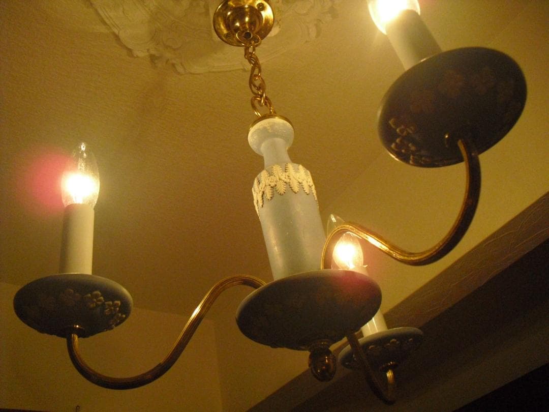 イギリスアンティーク 陶器 真鍮 3灯 シャンデリア