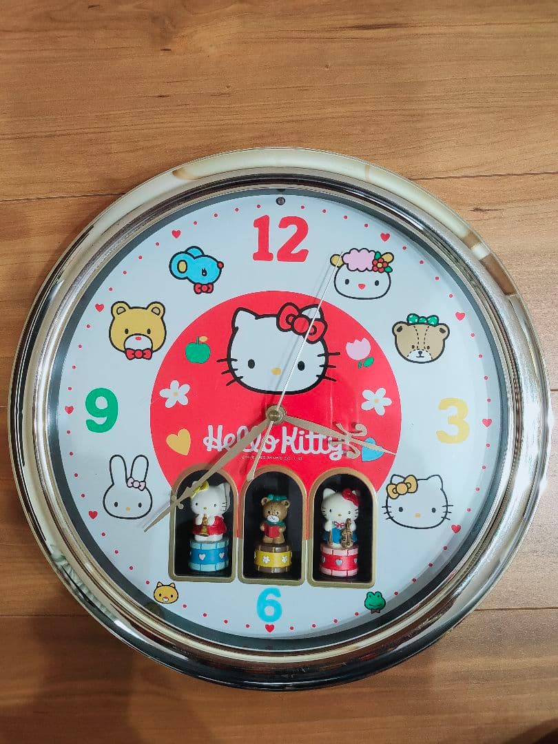 ハローキティ 壁掛け時計 からくり人形付き