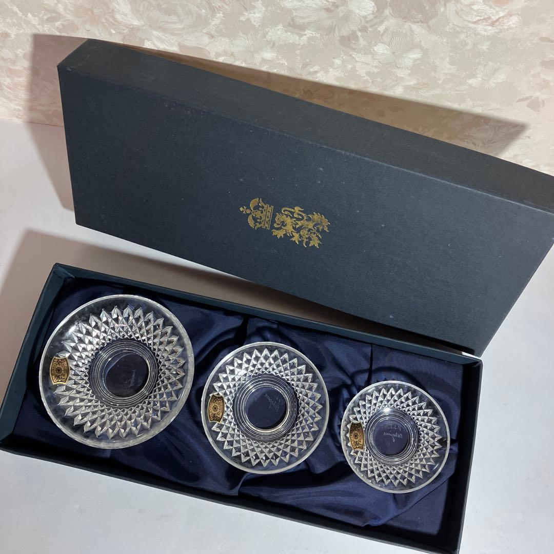 ベルギー王室御用達名門ガラス会社のカッティングガラス盃３点（日本の三ッ重盃？）