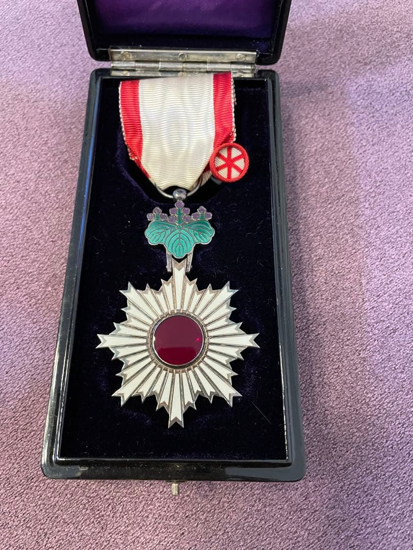 【勲六等単光旭日章　勲章】