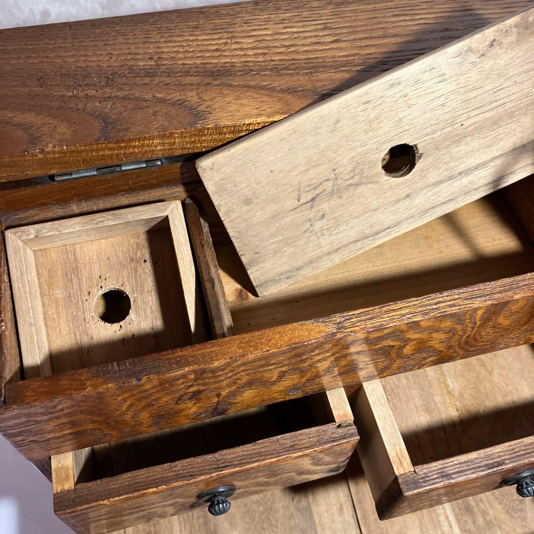 最小サイズの骨董時代物針箱（表面：欅、内側：桐）