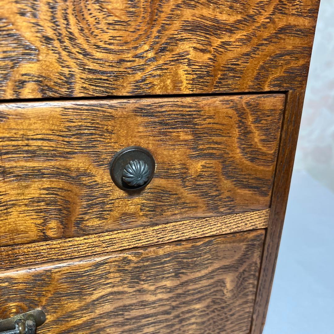 最小サイズの骨董時代物針箱（表面：欅、内側：桐）