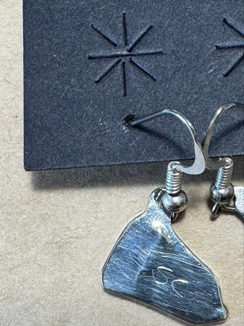 ズニ族 ピアス インディアンジュエリー スヌーピー オニキス ホワイトシェル