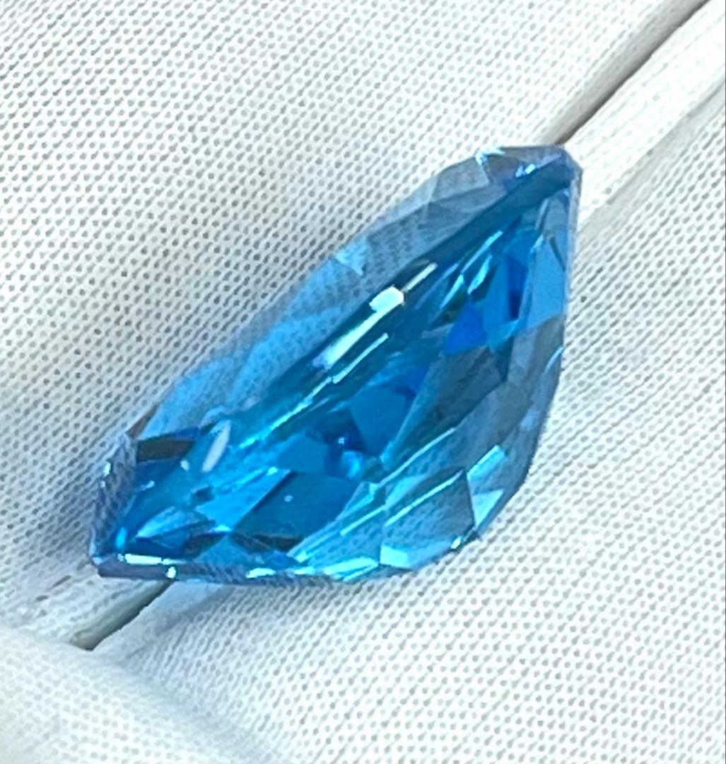 宝石ルース　【全てがNo1高品質】天然スイスブルートパーズ20.3カラット 鑑付