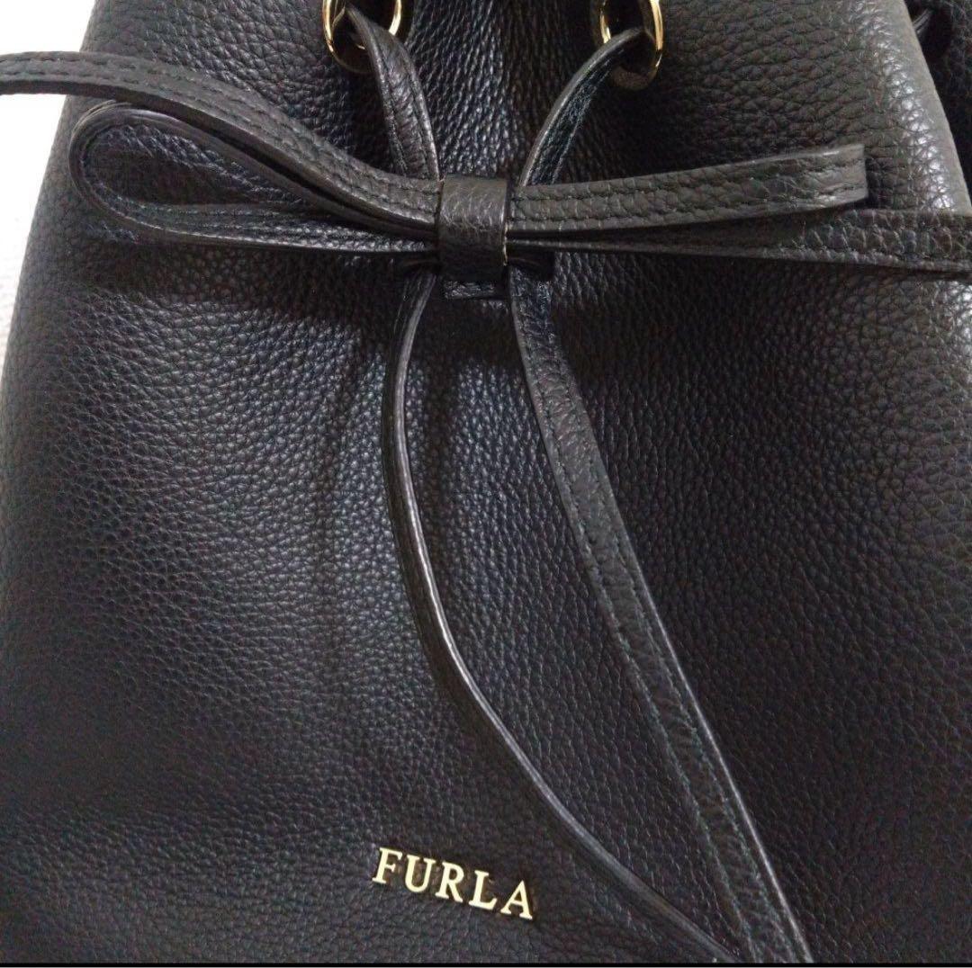 にゃん　FURLA ブラック 巾着バッグ