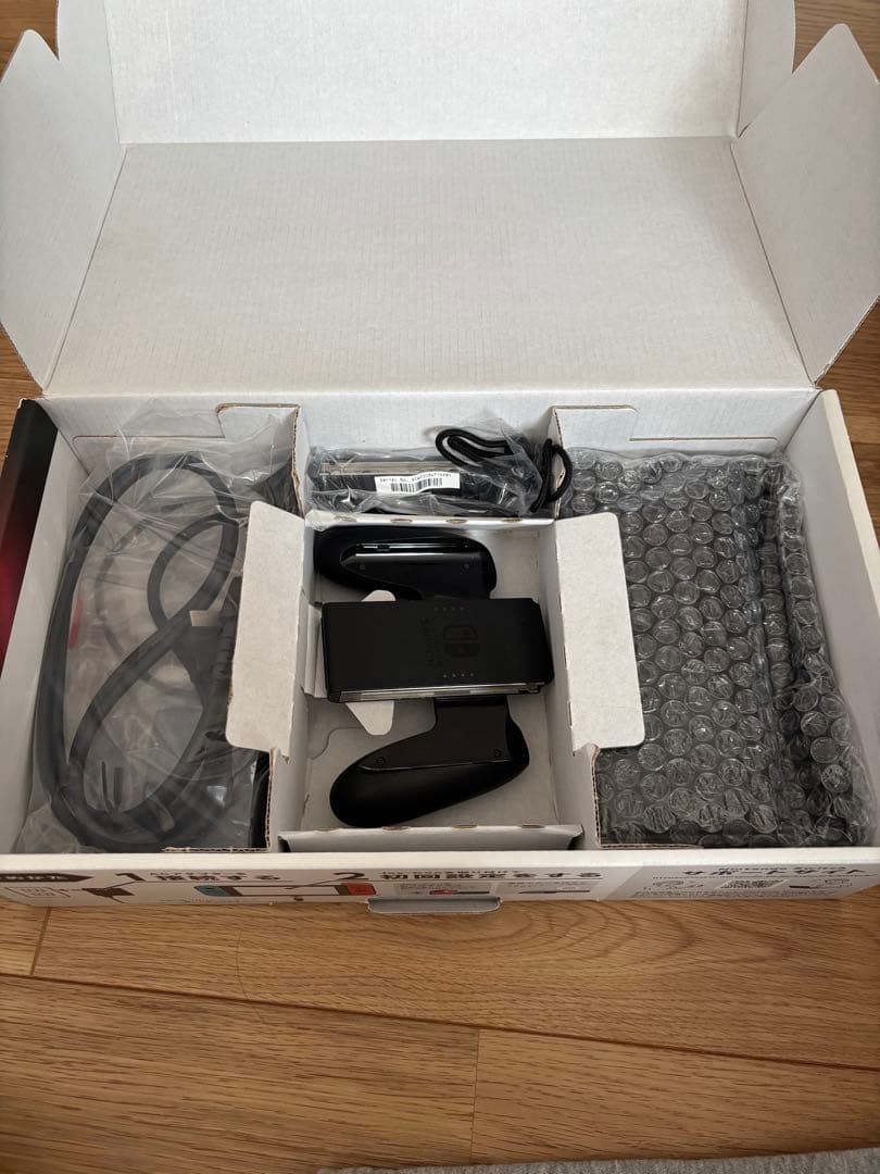 【美品】Nintendo Switch 本体 ネオンブルー/ネオンレッド