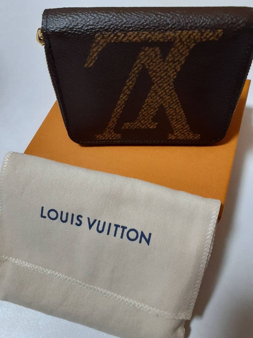 グレースLOUISVUITTON ジッピーパース