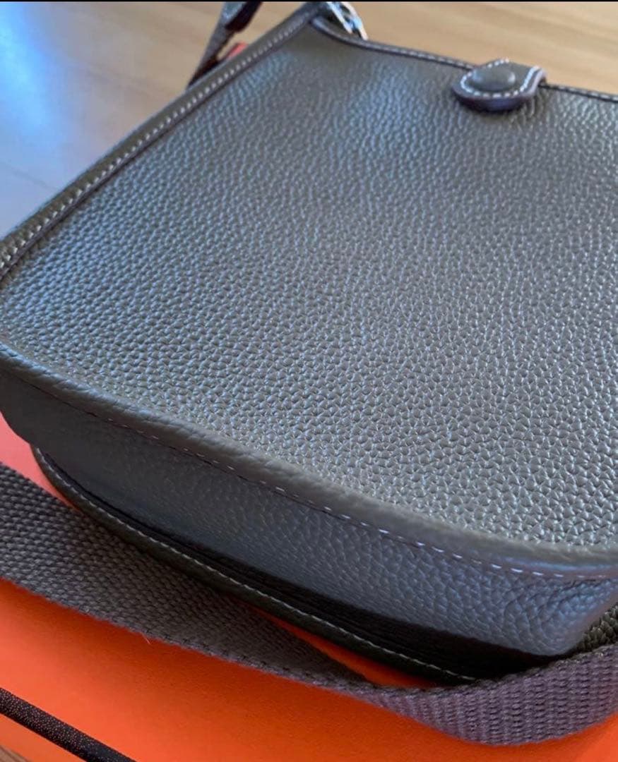 新品未使用 ショルダーバッグ ショルダーストラップ Hパンチング 高級革