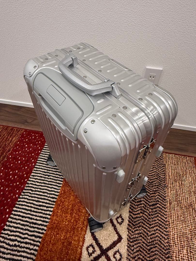 リモワ　オリジナル　キャビン　シルバー　新品