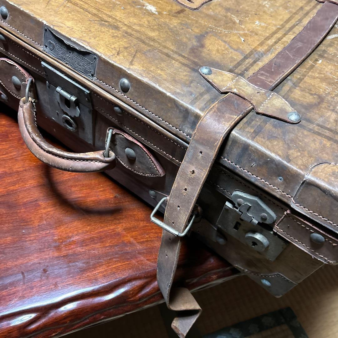 古い大きな旅行鞄　革製　アンティーク　レトロ