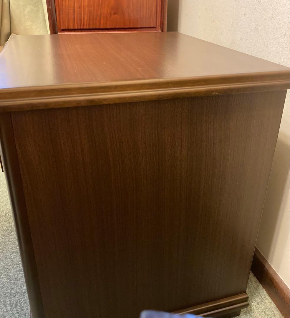 ナイトテーブル　サイドテーブル　シモンズ