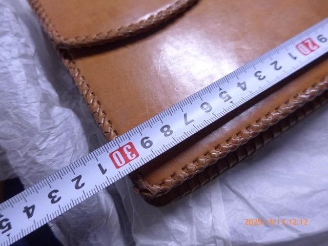 貴重、文化勲章受章の皮革工芸家　大久保婦久子の和服用のバッグ　個展に出品したもの