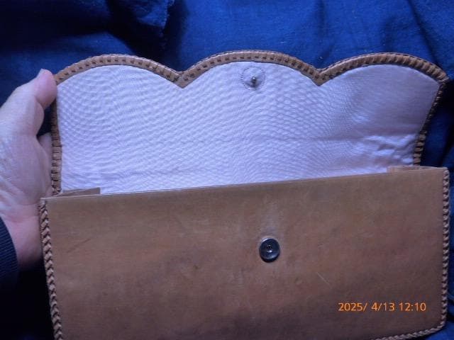 貴重、文化勲章受章の皮革工芸家　大久保婦久子の和服用のバッグ　個展に出品したもの