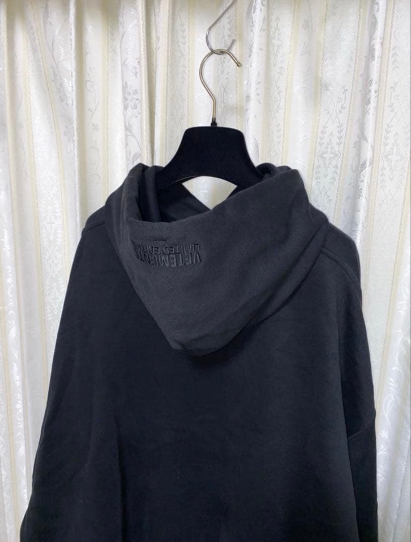 トップス VETEMENTS Logo Embroidery Black Hoodie