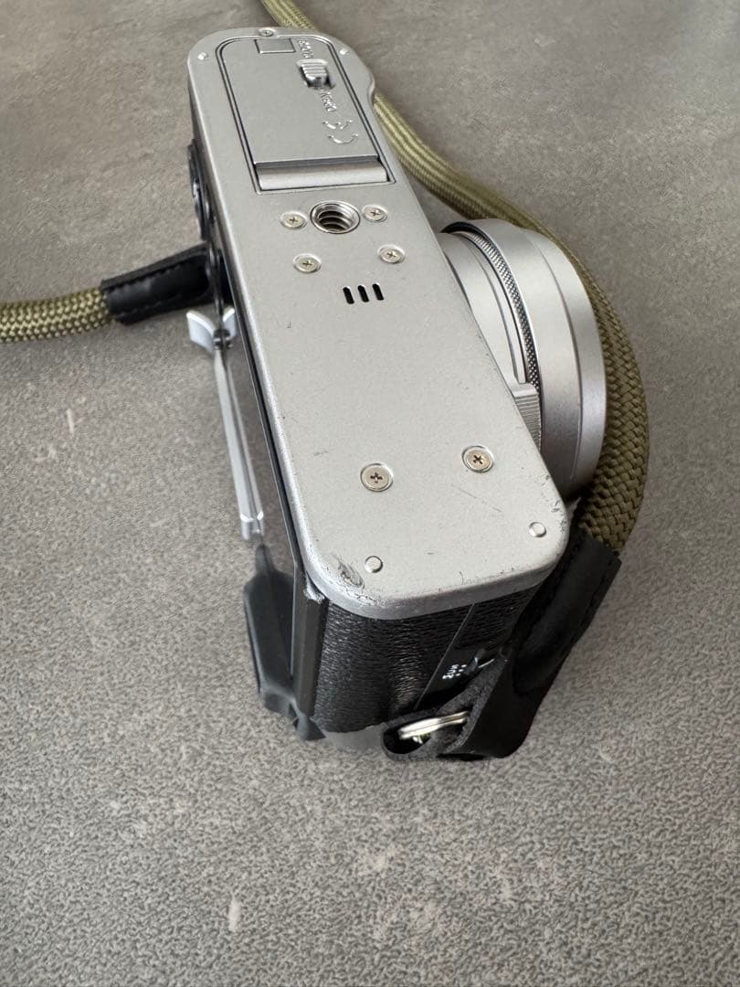 【シャッター9200回!】Fujifilm X100F シルバー おまけ付