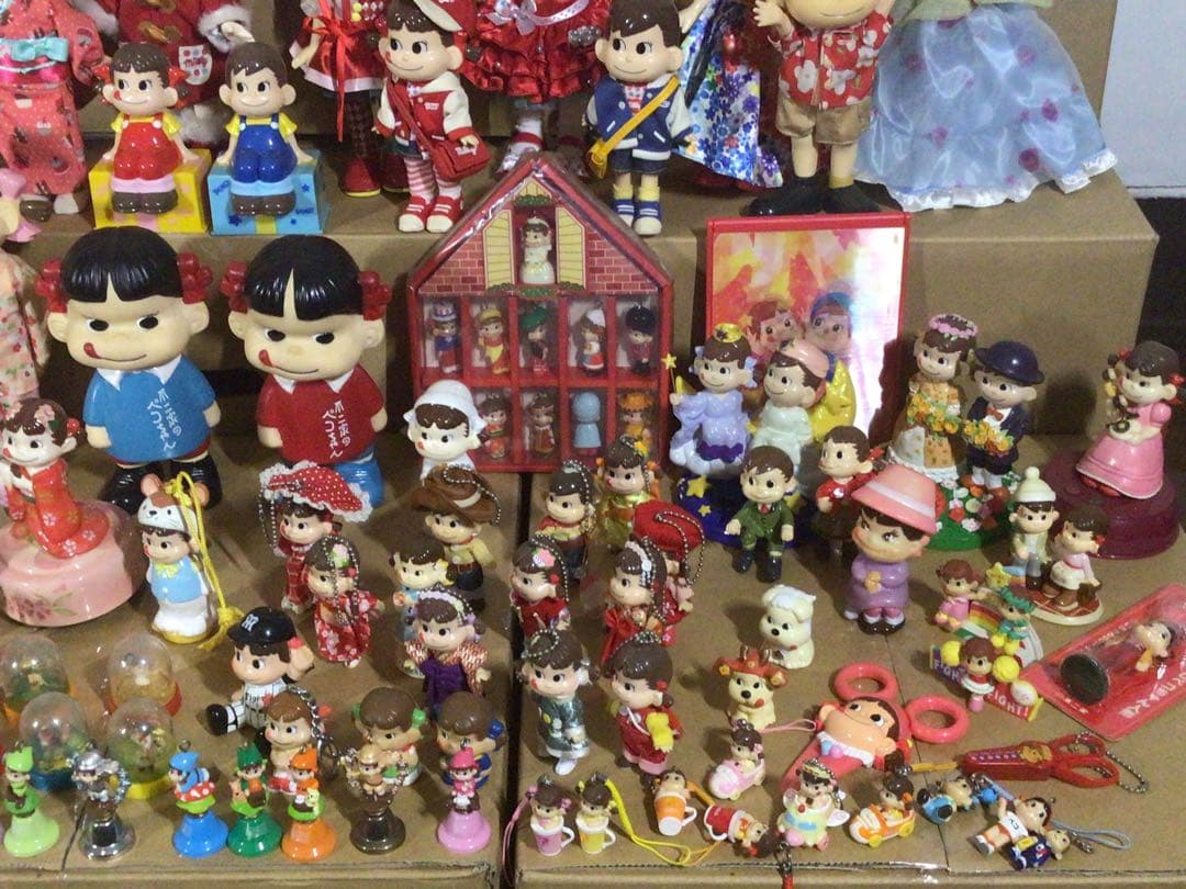 引退コレクション♪不二家 FUJIYA ペコちゃん人形 グッズ 総数200点以上