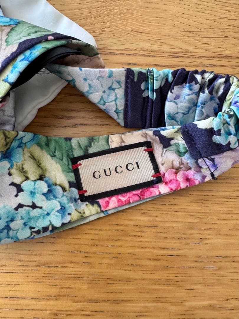 GUCCI フラワープリント ヘアバンド　紫陽花