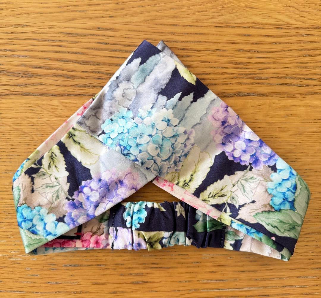 GUCCI フラワープリント ヘアバンド　紫陽花