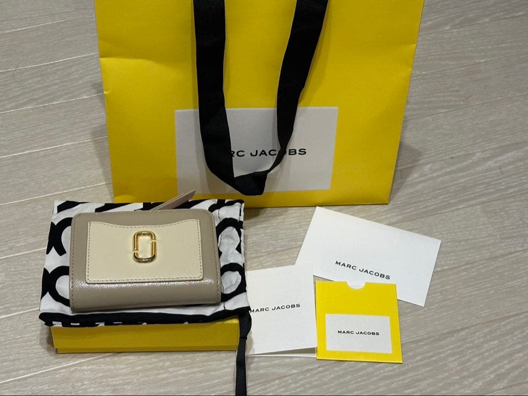 Marc Jacobs 二つ折り財布 ベージュ【付属品完備】