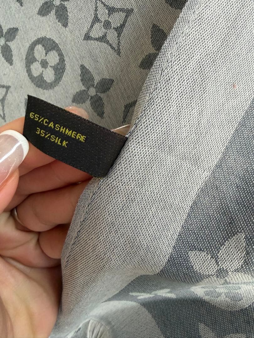 ルイ・ヴィトン グレー ロゴマフラー